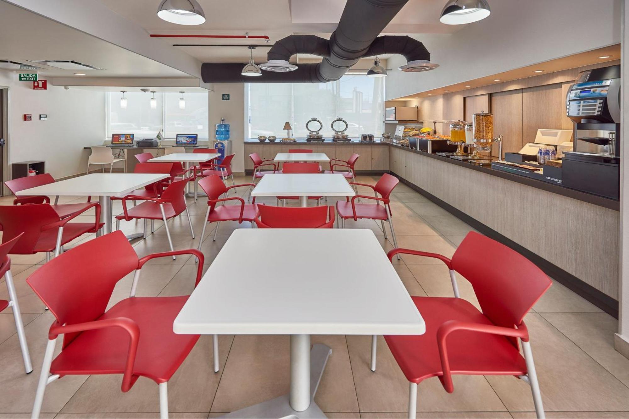 Hotel Express Junior By Marriott Zona Industrial 3*