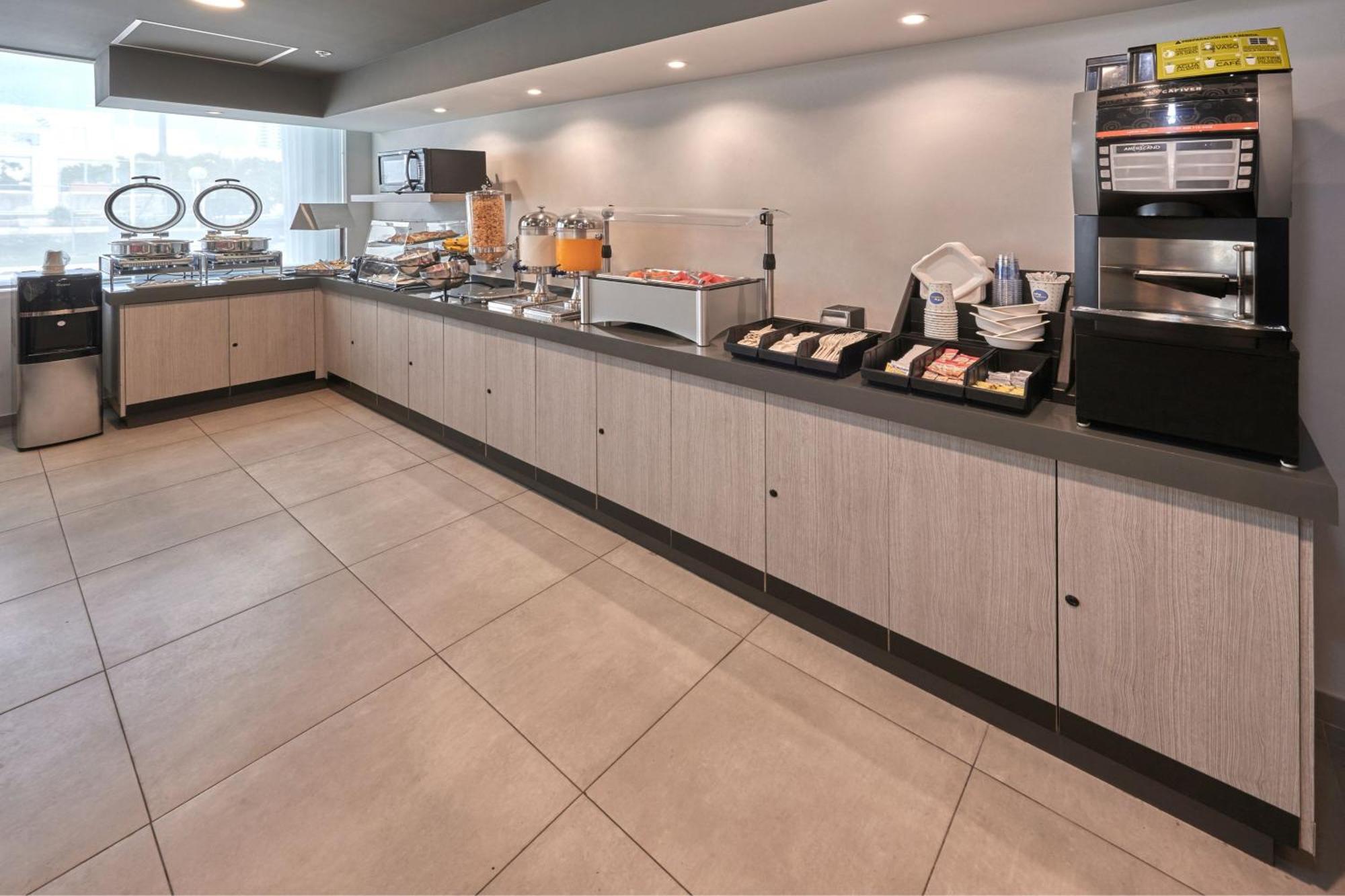 Express Junior By Marriott Zona Industrial 3*